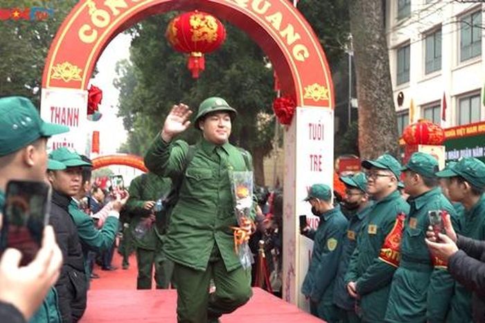 Lễ giao nhận quân năm 2024: Thanh niên Thủ đô sẵn sàng lên đường