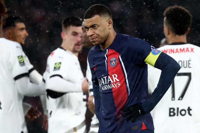 Mbappe bất mãn, bị fan PSG la ó
