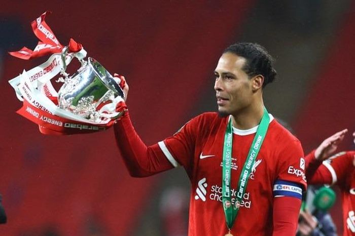 Van Dijk đáp trả 'gắt' sau khi giúp Liverpool vô địch Cúp Liên đoàn