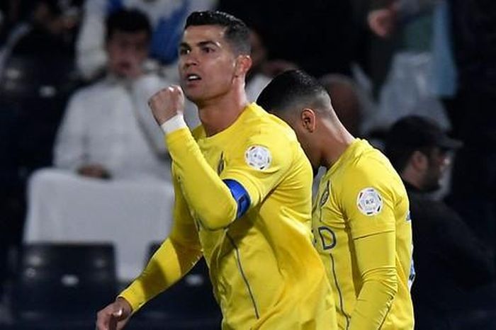 Ronaldo đối mặt với làn sóng chỉ trích sau màn ăn mừng phản cảm