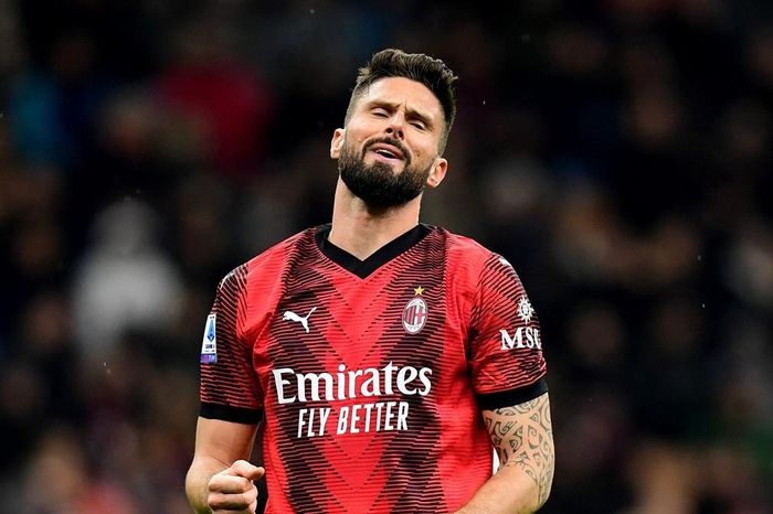 AC Milan đánh rơi chiến thắng trước Atalanta