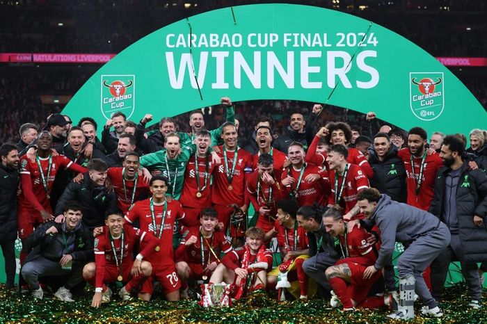 Liverpool ăn mừng chức vô địch Cúp Liên đoàn Anh với dàn cầu thủ 'lạ lẫm'