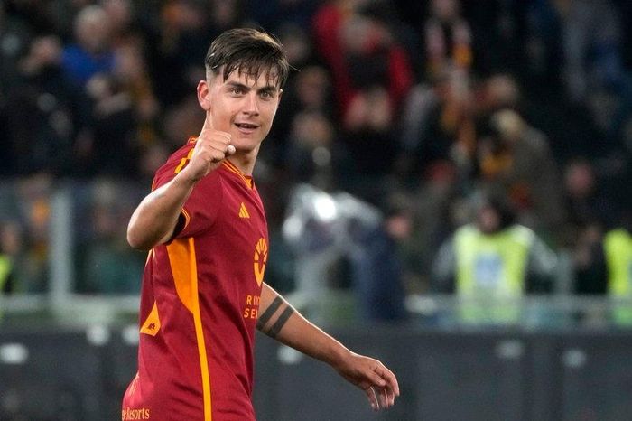 Dybala lập hat-trick