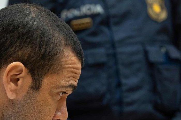 Barca bất ngờ ra quyết định xử phũ với Dani Alves