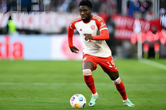 Alphonso Davies gây khó cho Bayern để có thể chuyển đến CLB mong ước