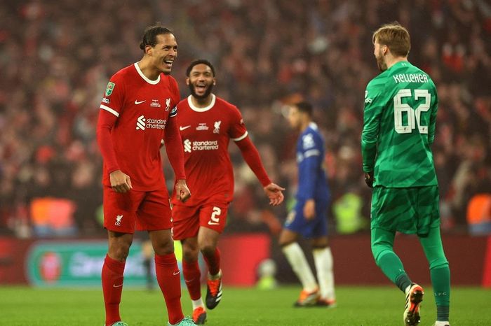 Bảng xếp hạng Ngoại hạng Anh mới nhất: Liverpool dẫn đầu, MU bị theo sát