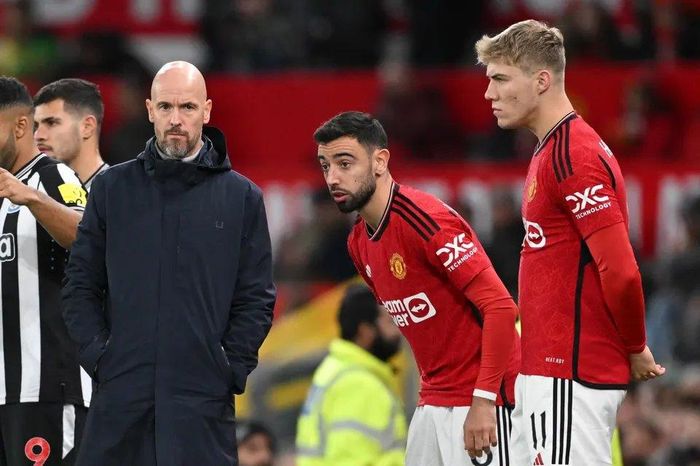 HLV Ten Hag bị cảnh báo mất ghế nóng ở Man United