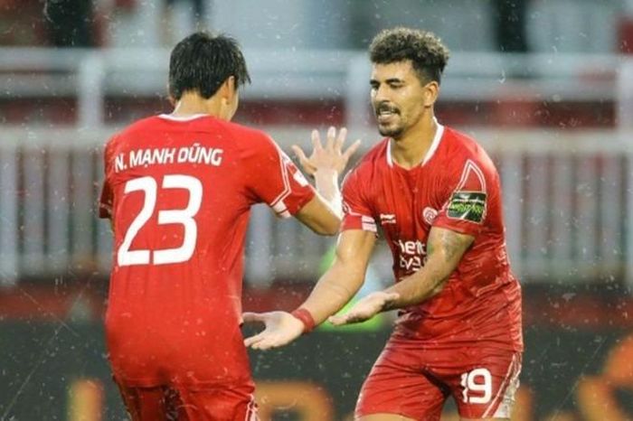 Thể Công Viettel chia tay chân sút 'đàn em' Salah