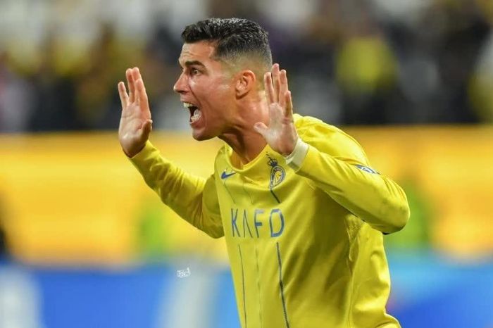 Ronaldo bị trừng phạt