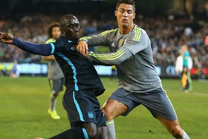 Ronaldo nhận án phạt bởi hành vi tục tĩu
