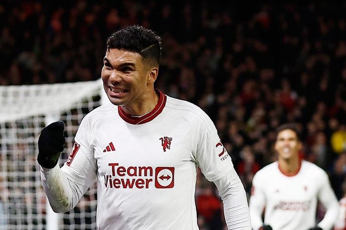 Casemiro ghi bàn nghẹt thở, MU đụng Liverpool ở tứ kết FA Cup