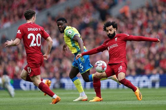 Tháng ngày 'giông bão' chờ Liverpool