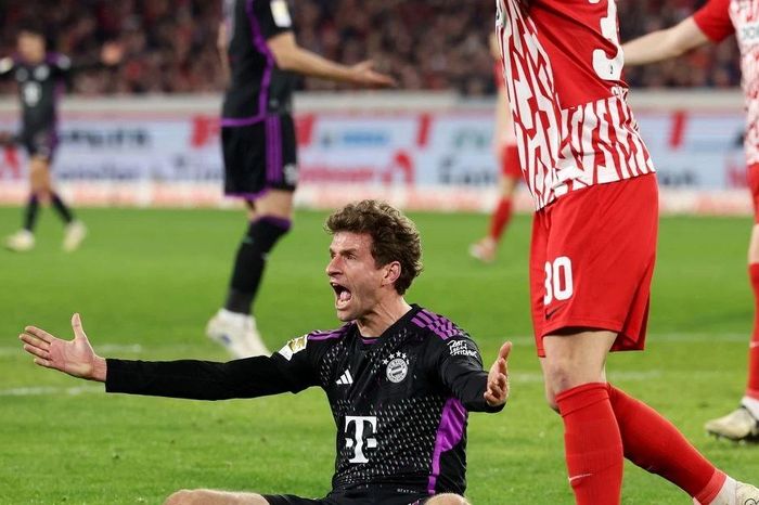 Bayern Munich hụt hơi trong cuộc đua ngôi vương Bundesliga