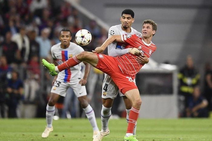 Bayern hỏi mua trung vệ Barca với giá cao nhưng bị từ chối