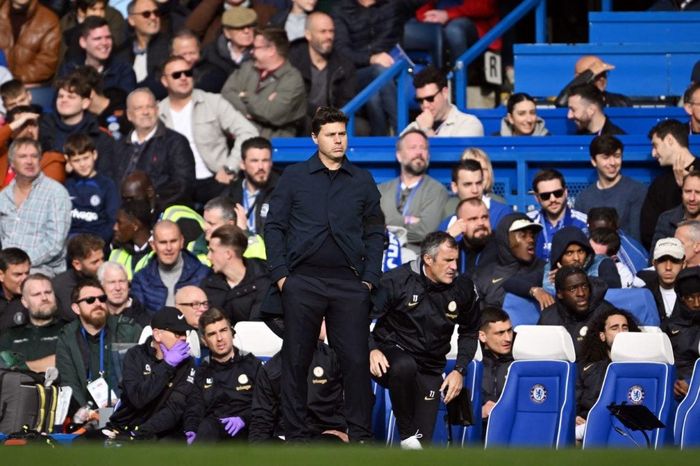 Cổ động viên Chelsea tức giận đòi thay HLV Pochettino bằng người cũ Mourinho