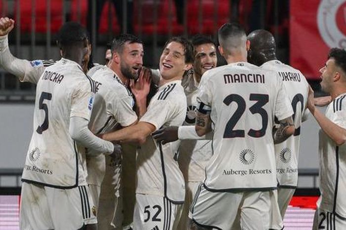 AS Roma nối dài mạch thắng, áp sát tốp 4 Serie A
