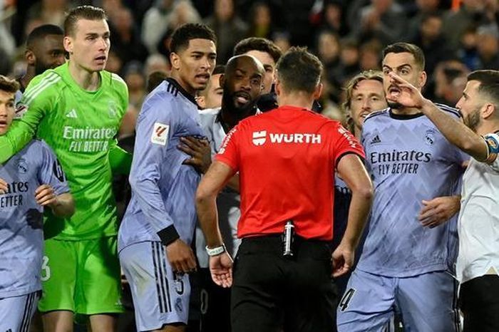 Trọng tài khiến Real Madrid mất chiến thắng cay đắng
