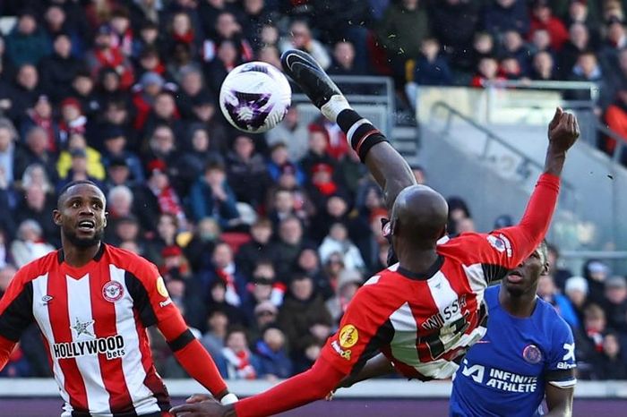 Chelsea thoát thua sau màn rượt đuổi với Brentford