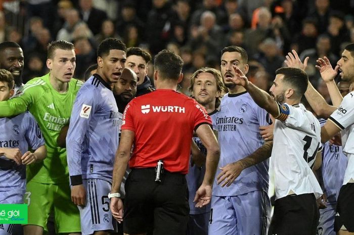 Real Madrid bị cầm hòa bởi quyết định khó tin của trọng tài