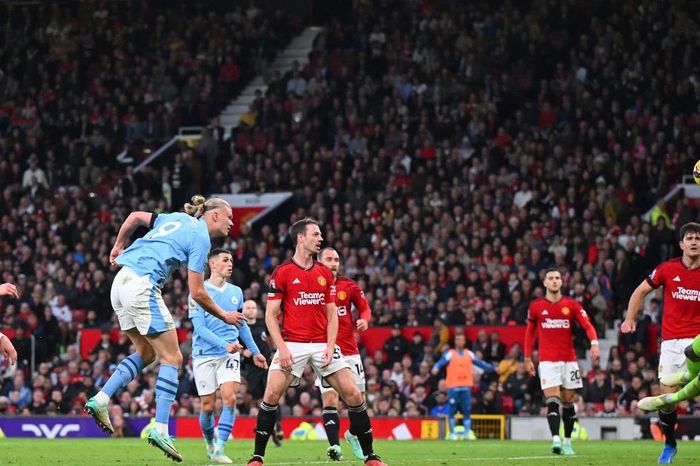 Premier League: Liverpool chắc ngôi đầu, căng thẳng derby Manchester