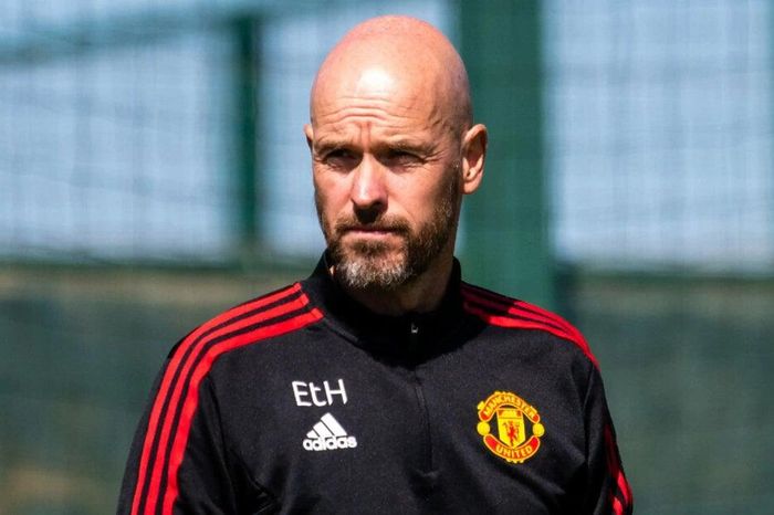 HLV Erik ten Hag cảnh báo ông chủ Man Utd trước thềm derby Manchester