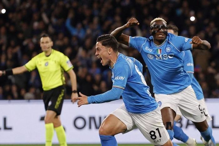 Napoli thắng nghẹt thở Juventus