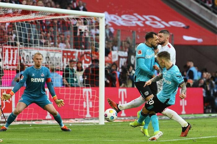 Leverkusen 'cắt đuôi' Bayern Munich, kéo dài kỷ lục