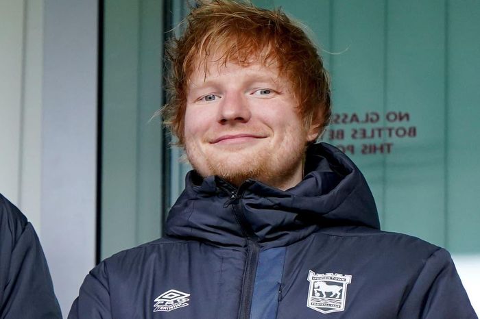 Ed Sheeran đầu tư vào bóng đá