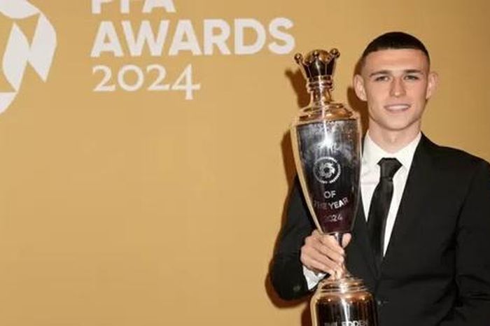 Phil Foden được đồng nghiệp vinh danh, nhận đủ hat-trick danh hiệu