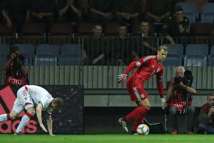 Manuel Neuer: Chúng tôi sẽ nhớ anh - Người kiến tạo phong cách 'thủ môn quét'