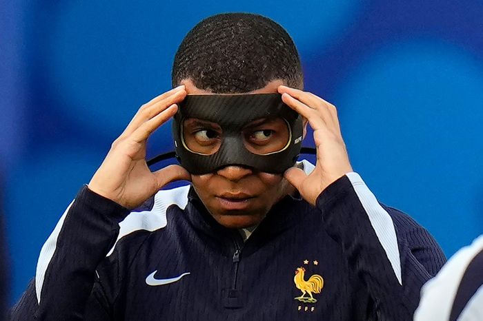 Vì sao Mbappe bị loại khỏi tuyển Pháp