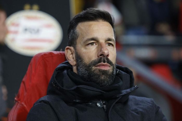 Van Nistelrooy vỡ mộng trở lại Premier League