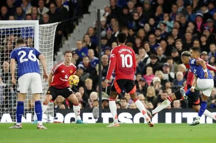 Kỷ nguyên Amorim tại Man.United bắt đầu bằng một trận hòa