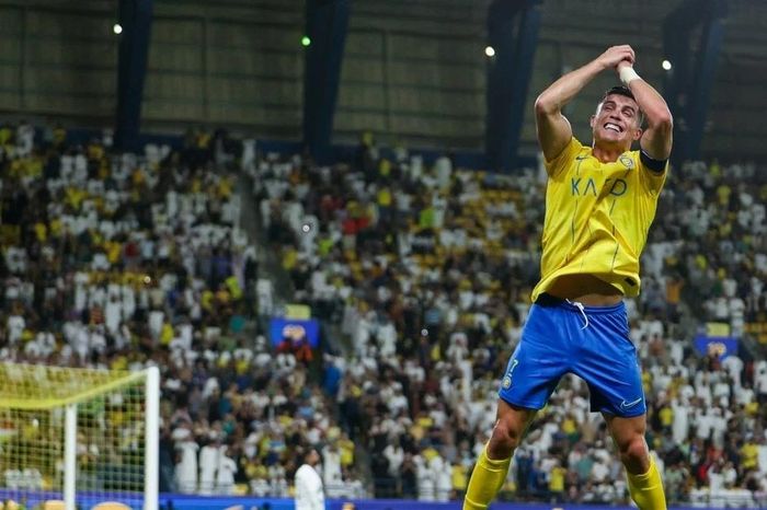 Bác sĩ thẩm mỹ kiện Ronaldo 'quỵt' 40.000 bảng Anh