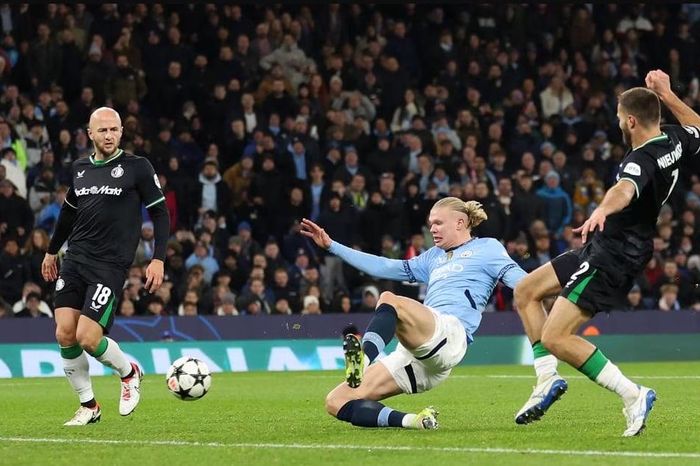 Dẫn trước 3 bàn, Man City vẫn không thắng ở Champions League