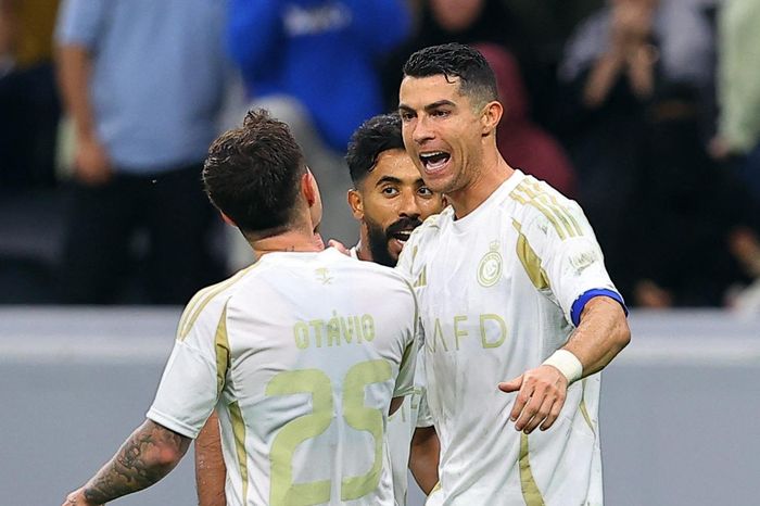 Ronaldo 'đùa vui' với Elon Musk