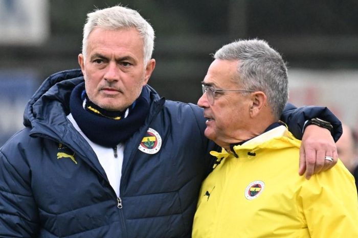 Mourinho sẵn sàng trở lại Premier League