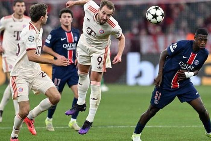 Lewandowski đưa Barcelona lên nhì bảng, Bayern Munich quật ngã PSG