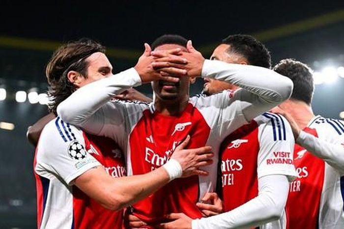 Pha ăn mừng gây tranh cãi của trung vệ Gabriel trong ngày Arsenal đại thắng