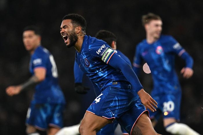 Chelsea tăng tốc cho cuộc chiến giành vé Champions League