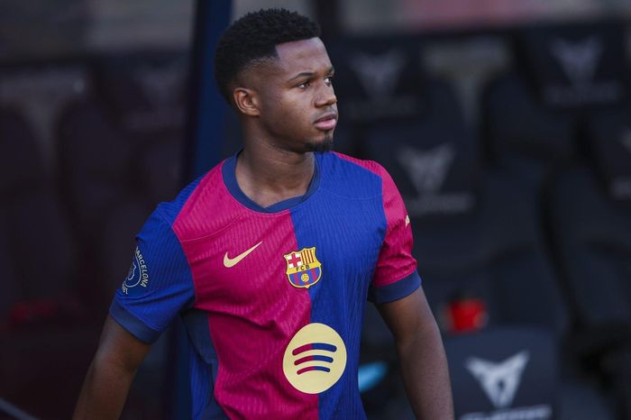 Barcelona mắc kẹt với Fati