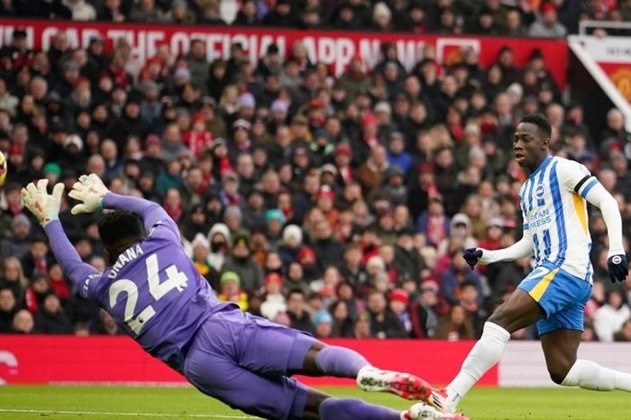 Thủ môn Andre Onana 'tệ nhất lịch sử Man Utd'
