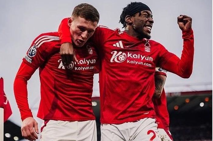 'Ngựa ô' Nottingham Forest đua ngôi vô địch Ngoại hạng Anh