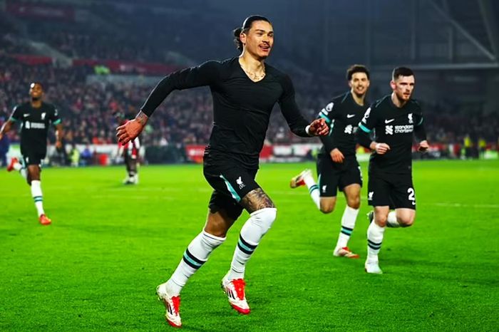 Ngoại hạng Anh sau vòng 22: Liverpool 'một mình một ngựa'