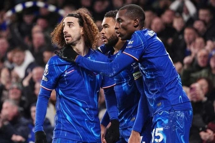 Chelsea chấm dứt chuỗi 5 trận không thắng để trở lại tốp 4