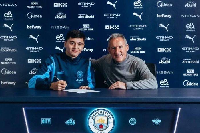 Man City công bố tân binh đến từ châu Á