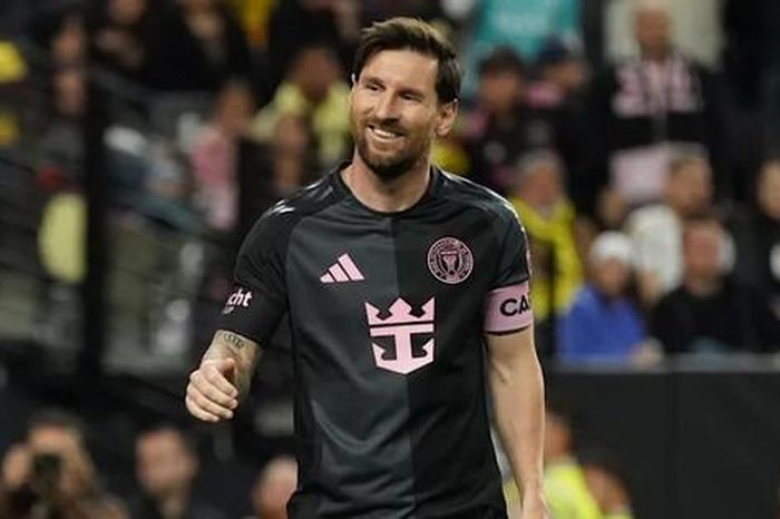 Cựu cầu thủ Mexico chê Messi thiếu chuyên nghiệp và giáo dục