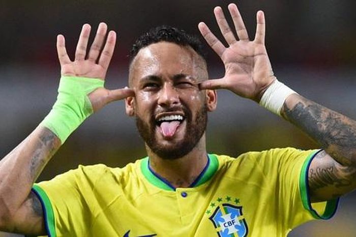 Neymar châm ngòi cho cuộc tranh cãi nảy lửa giữa hai huyền thoại bóng đá Brazil