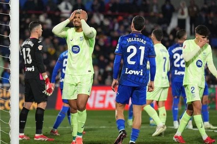 Barcelona: 'Gã khổng lồ' hay ốm vặt