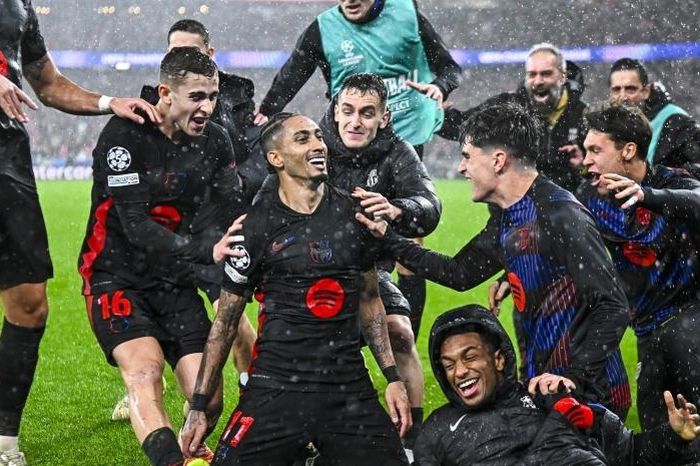 Ngược dòng khó tin, Barcelona vượt ải Benfica để vào vòng 1/8 Champions League